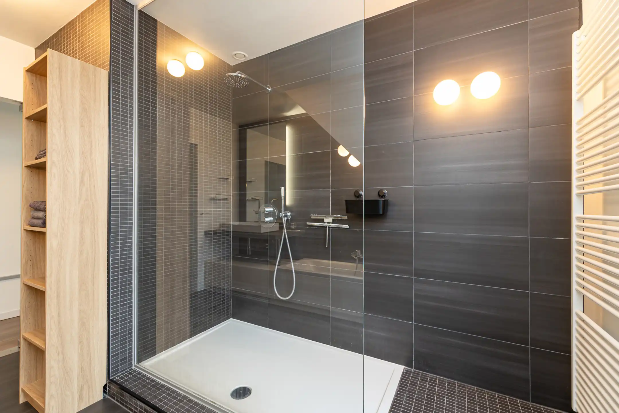 Knap dakappartement met fantastisch terras + garagebox foto 17