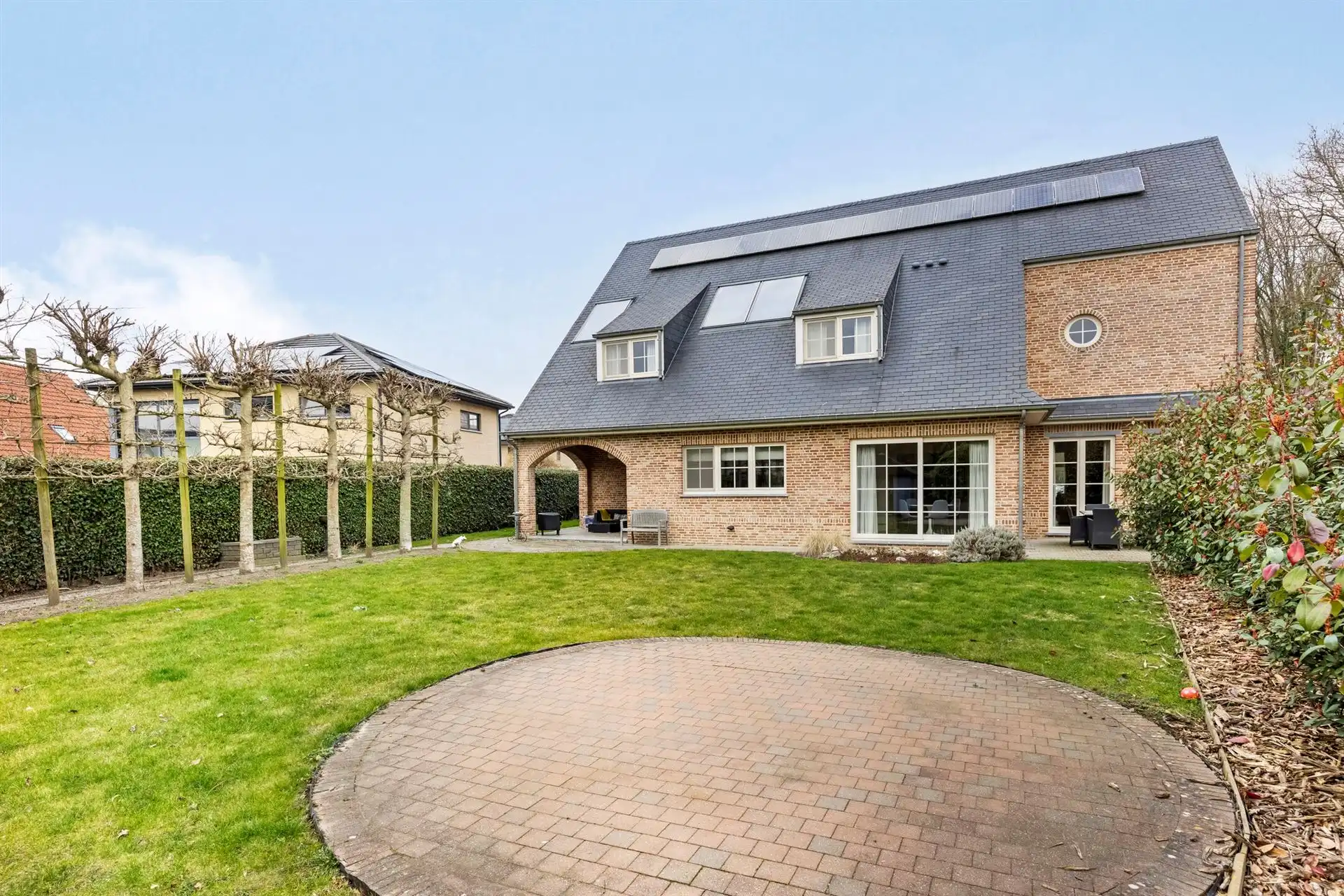 Prachige villa in doodlopende wijk foto 35