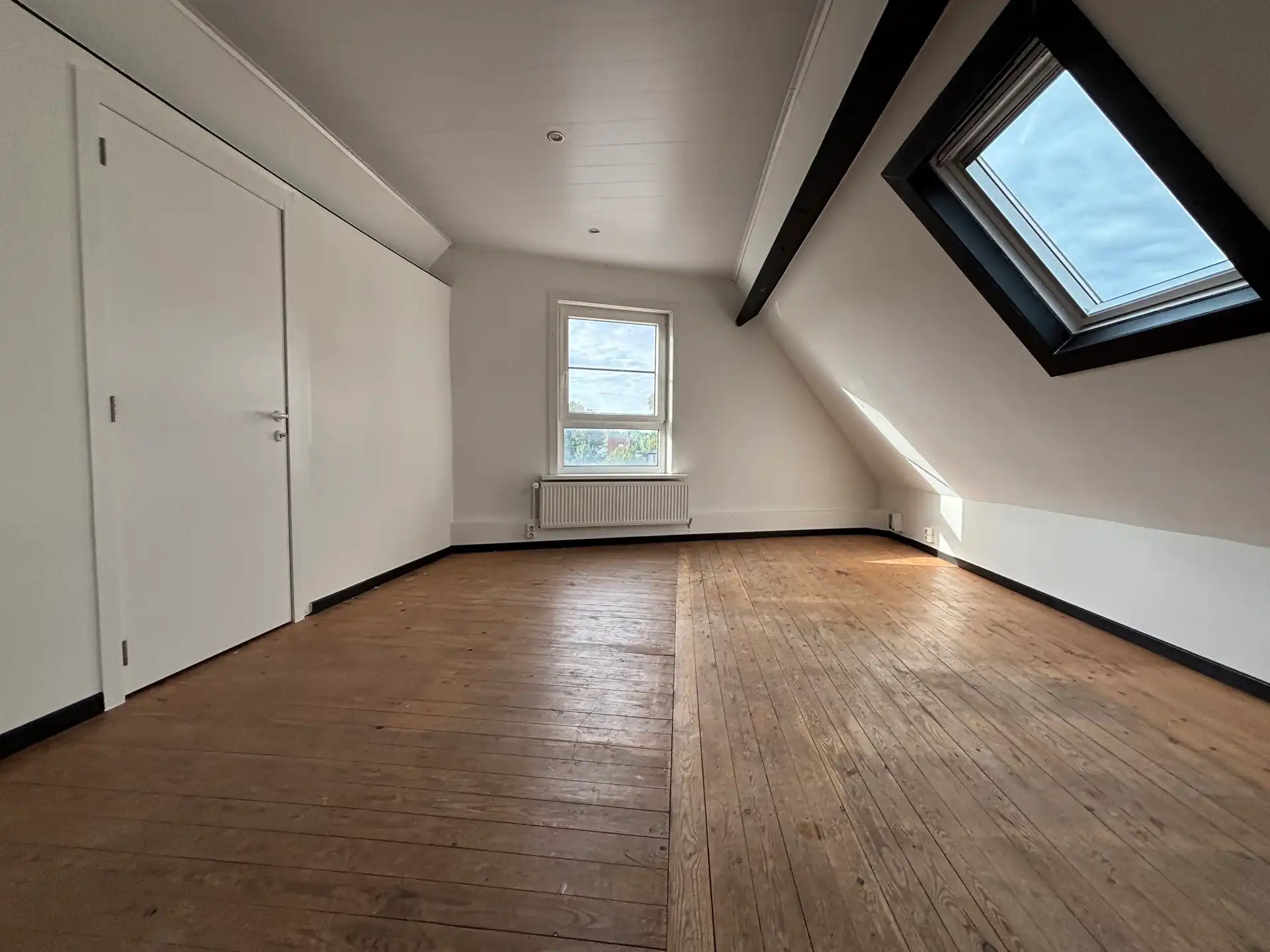 Ruime halfopen bebouwing met 4 slaapkamers en tuin foto 22
