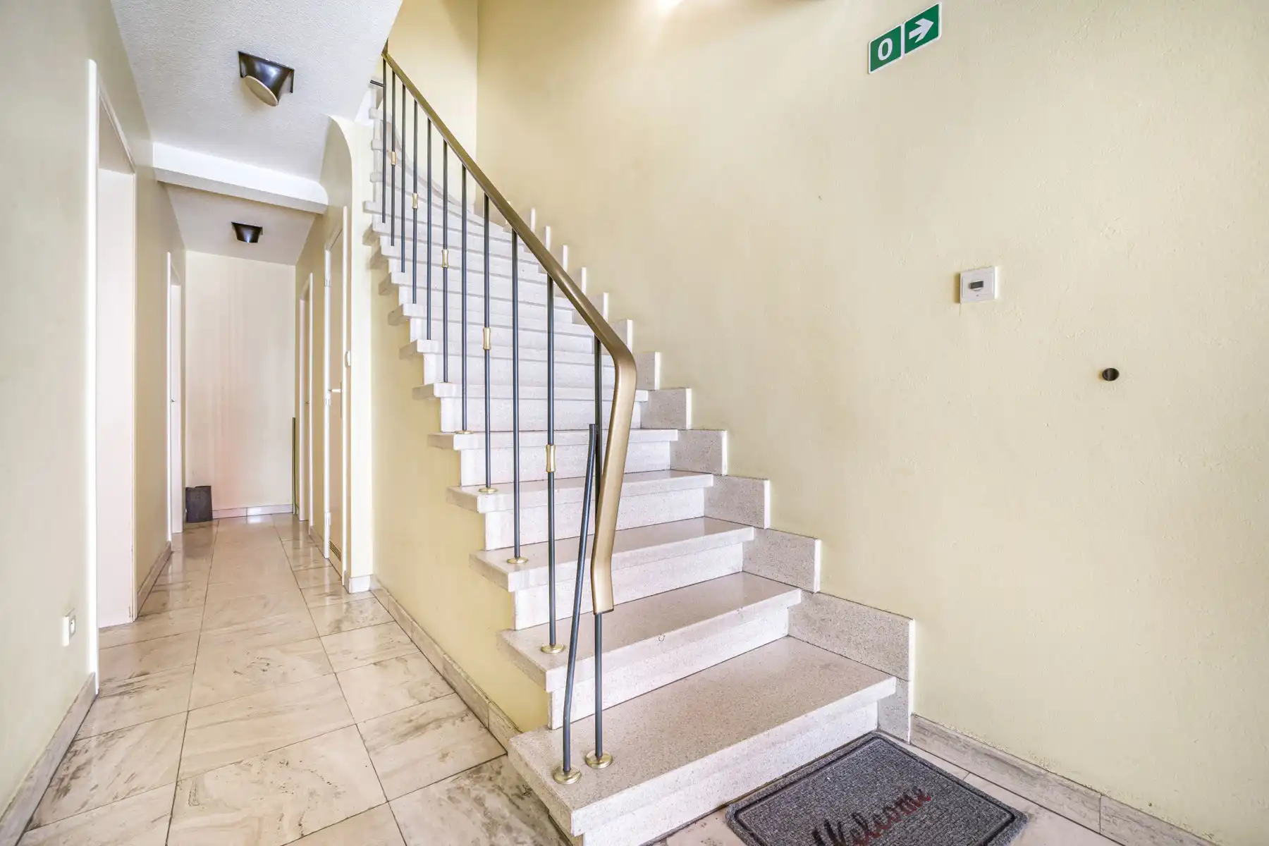 Goed gelegen appartement met 2 slaapkamers en garage foto 2
