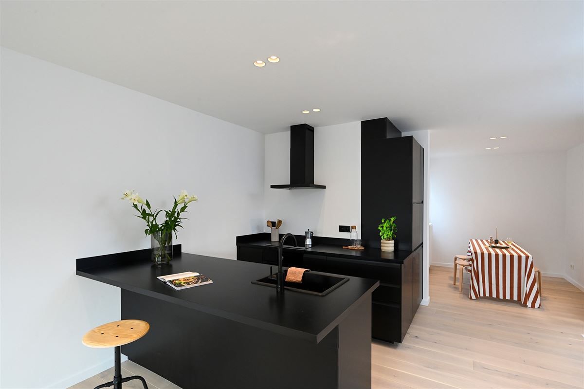 Volledig gerenoveerde opbrengsteigendom met 2 vergunde duplex-appartementen  foto 24