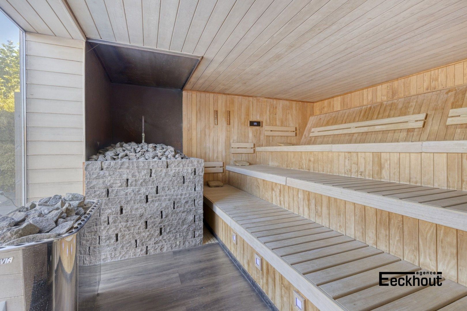 Handelscomplex op gunstige locatie foto 21