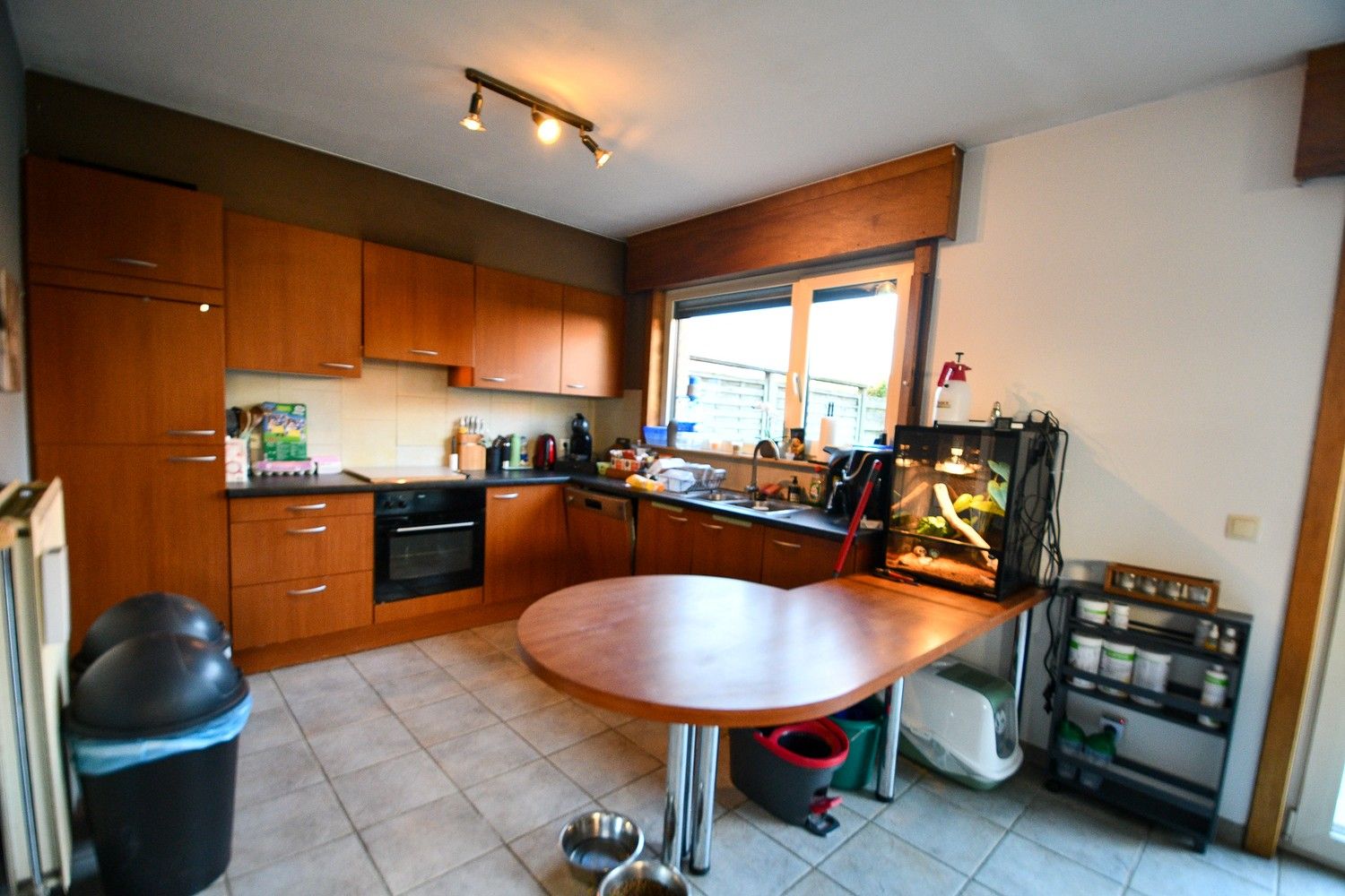 Halfopen bebouwing met inpandige garage met 3 slaapkamers foto 3