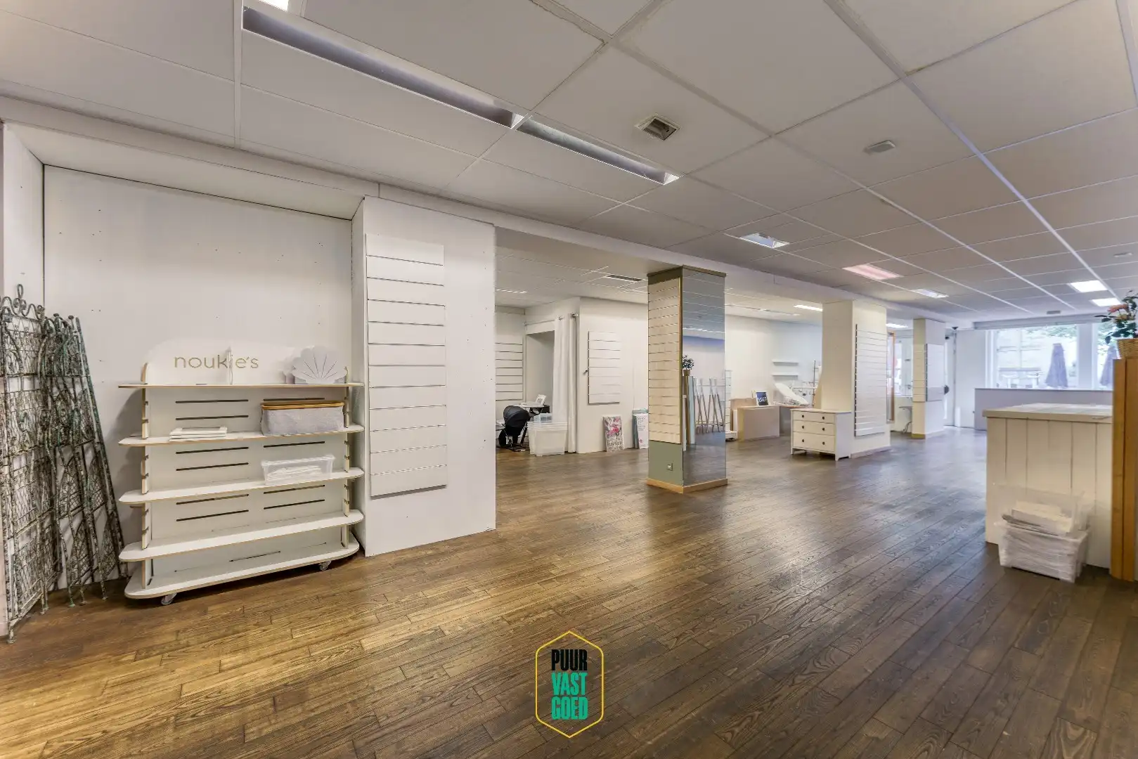 Handelsruimte met achteruitgang en 2 appartementen! foto 5