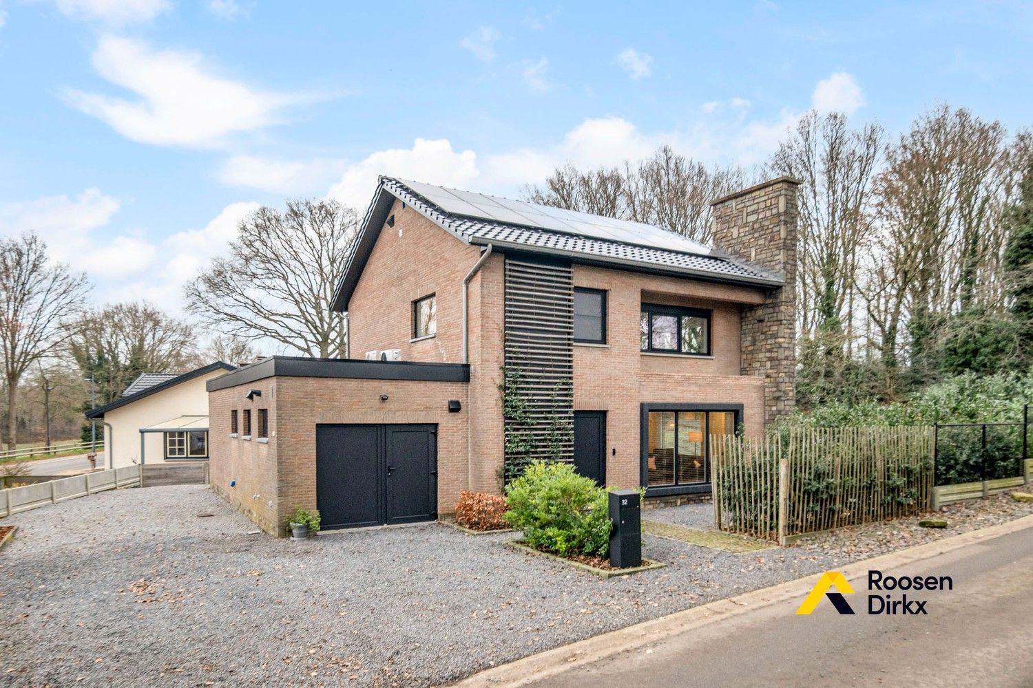 Instapklare volledig gerenoveerde vrijstaande gezinswoning met 3 slaapkamers op perceel van 617m² foto {{pictureIndex}}