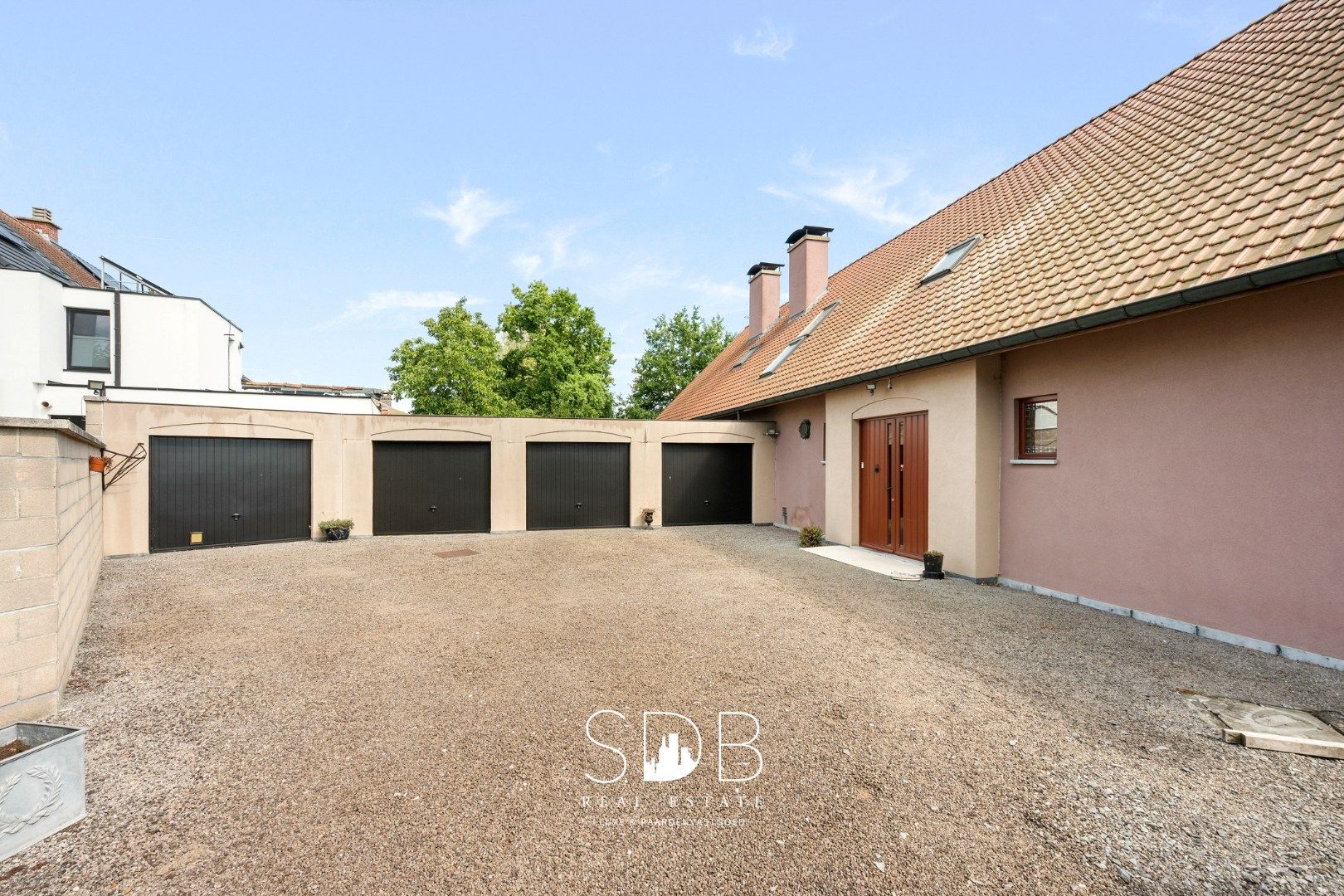 Hedendaagse villa met gezinstuin en graslanden op 7.496m² foto 30