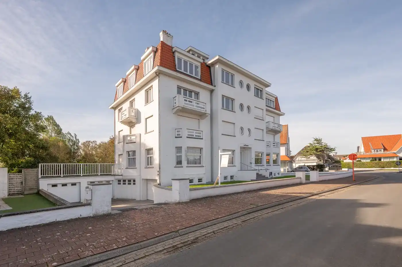 Renovatie opportuniteit! 3 gevel appartement met prachtig zicht op het Zegemeer  foto 20