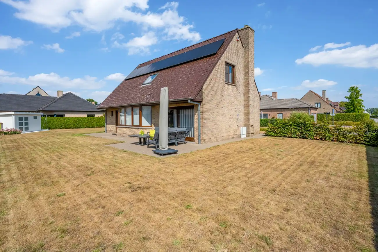 Degelijke alleenstaande villa met inpandige garage en zonnige tuin op een heel rustige toplocatie nabij het centrum van Lochristi! foto 19