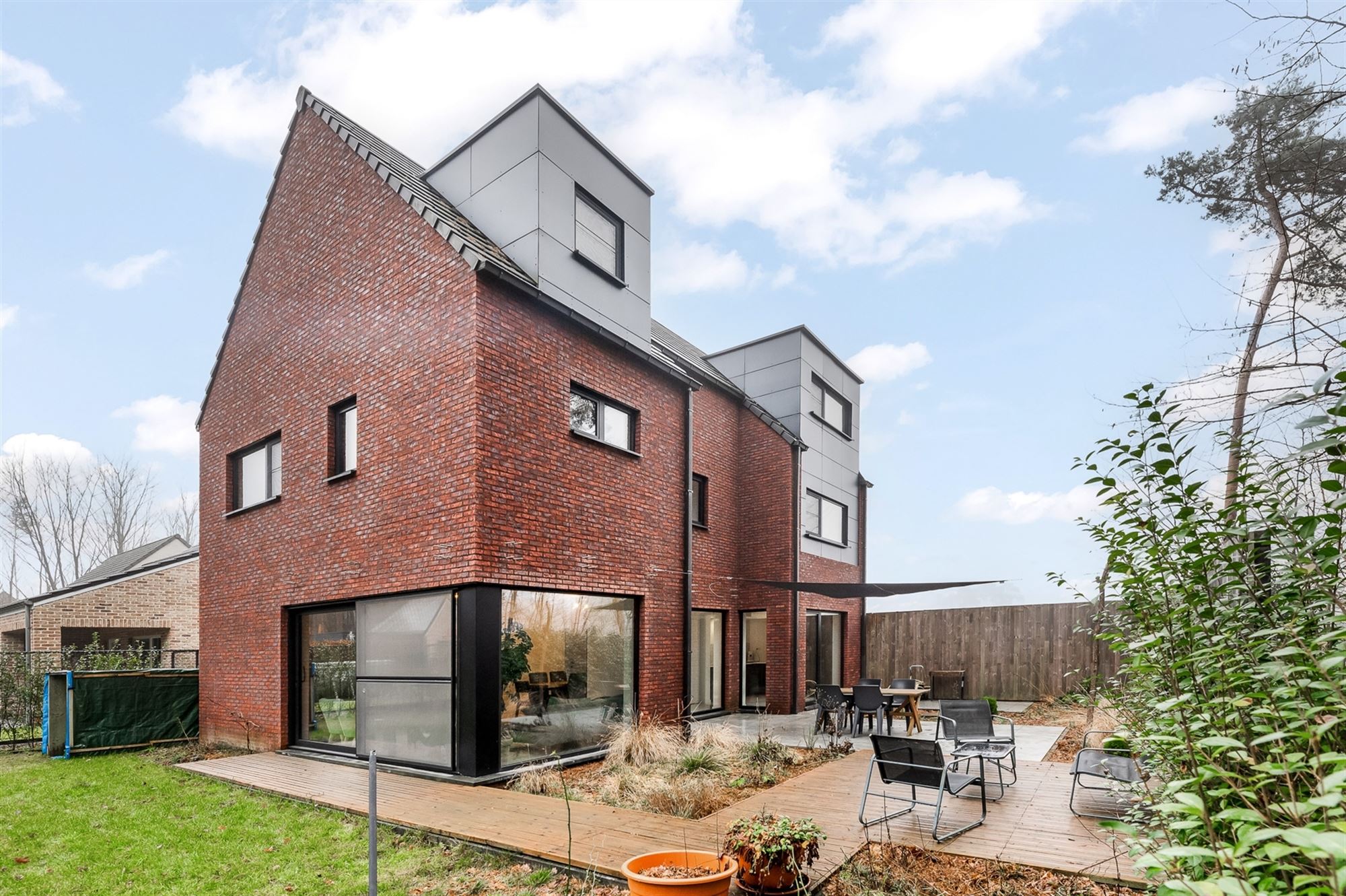 RECENTE, RUIME, ENERGIEZUINIGE WONING MET MOGELIJKHEID TOT APPARTEMENT OP ZOLDERVERDIEPING foto 2
