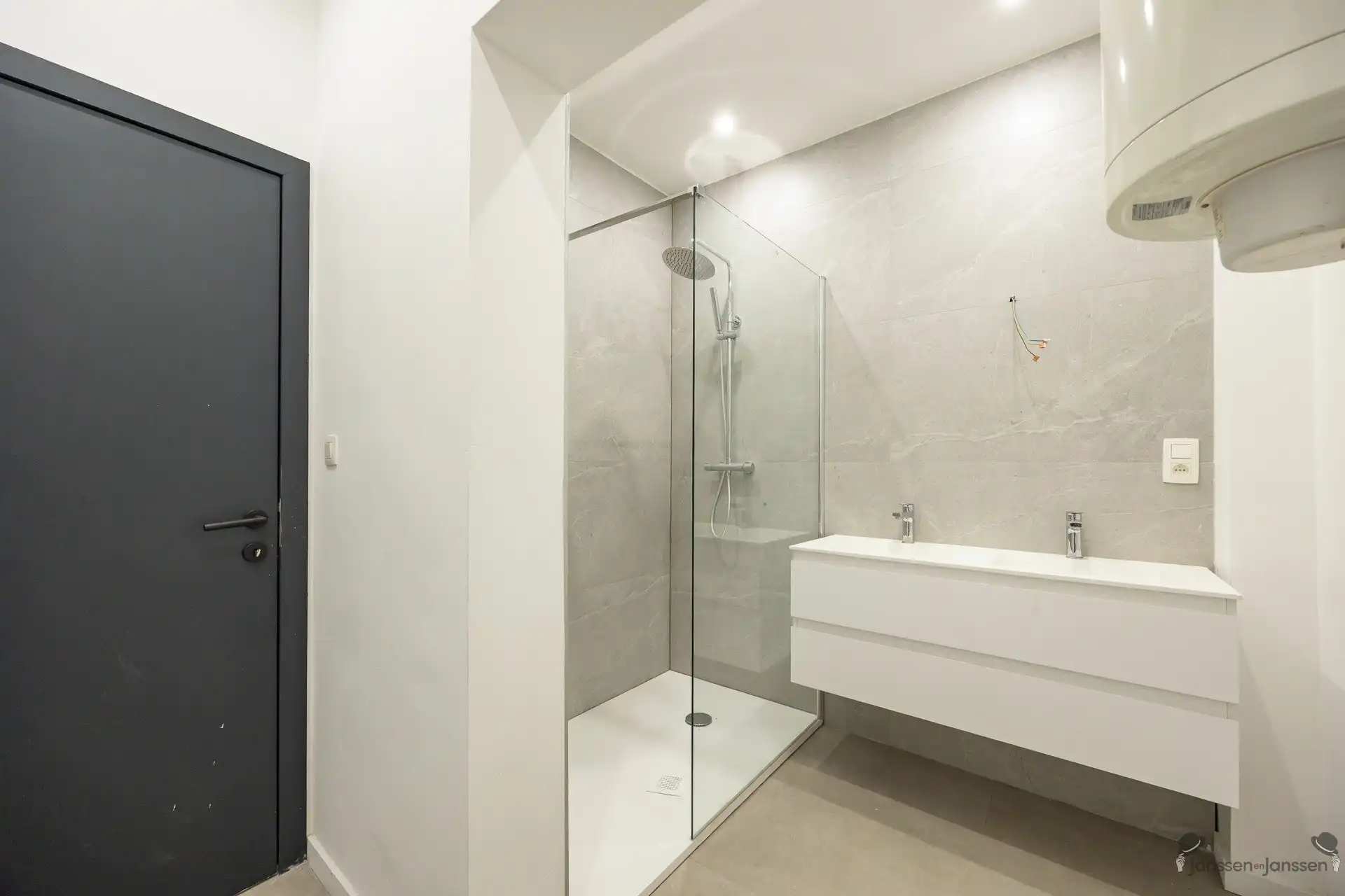 Karaktervolle, gerenoveerde woning met veelzijdige indeling tegenover de kerk van Brecht  foto 9
