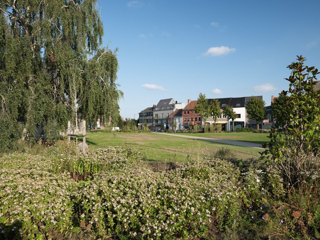 Voormalige dokterswoning (283 m²) met aangename tuin en dubbele garage foto 23