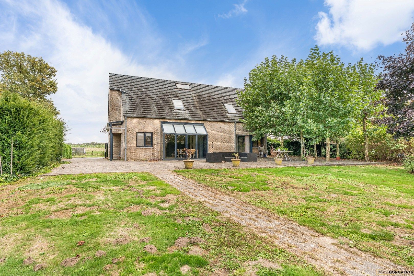 Ruime gezinswoning met 3 slaapkamers foto 30