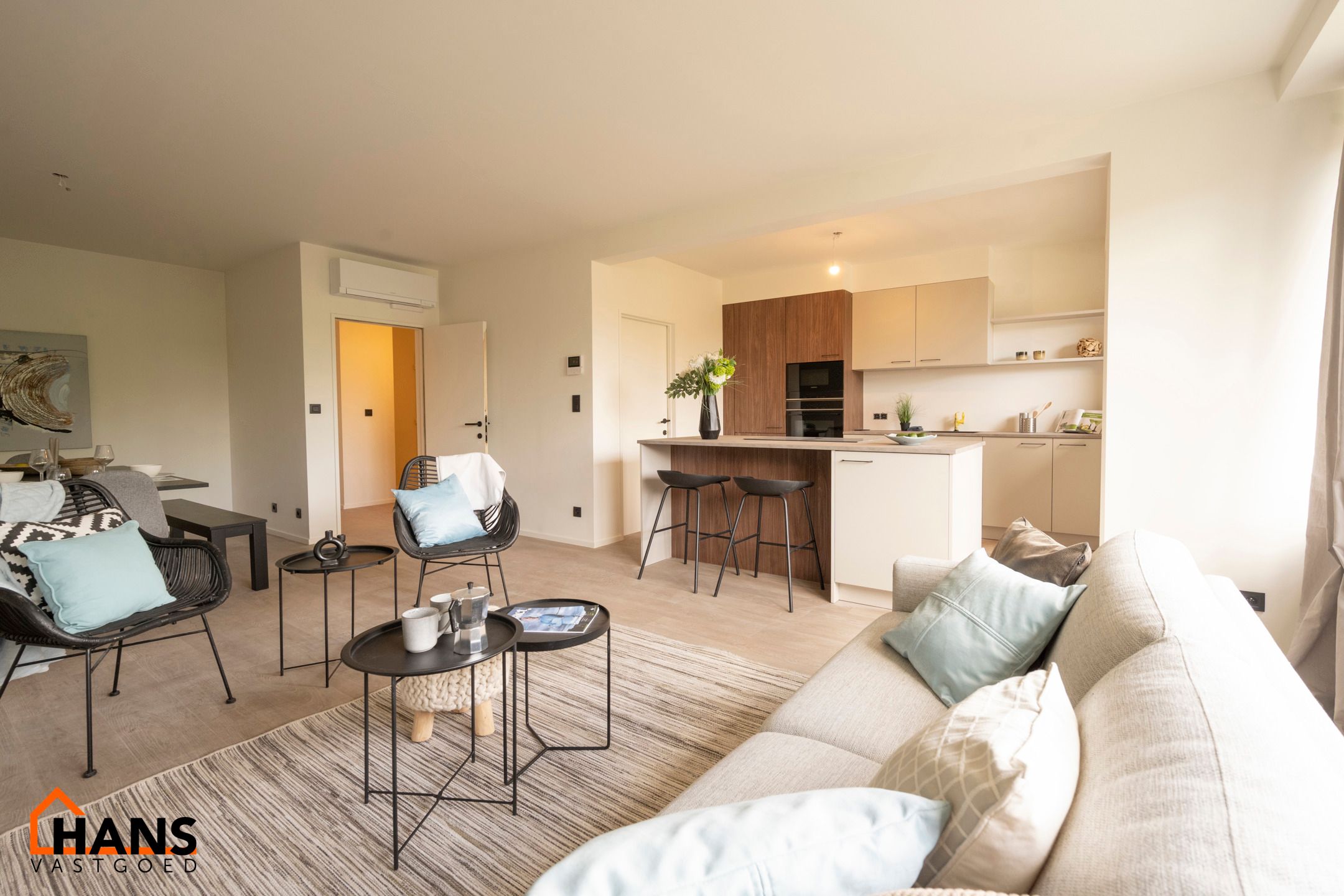 Volledig gerenoveerd gelijkvloers appartement. foto 3
