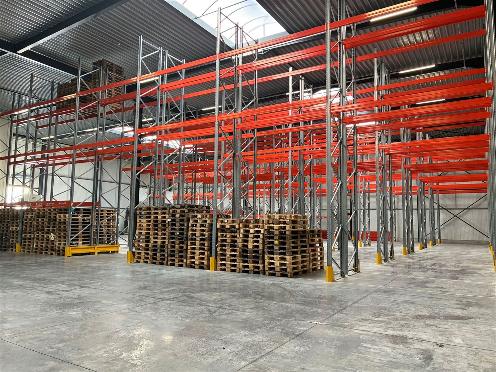 Loods met kade foto 11