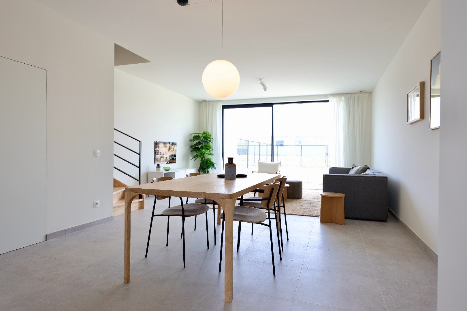 Prachtige energiezuinige nieuwbouwwoning met 3 slaapkamers en tuin met terras foto 3