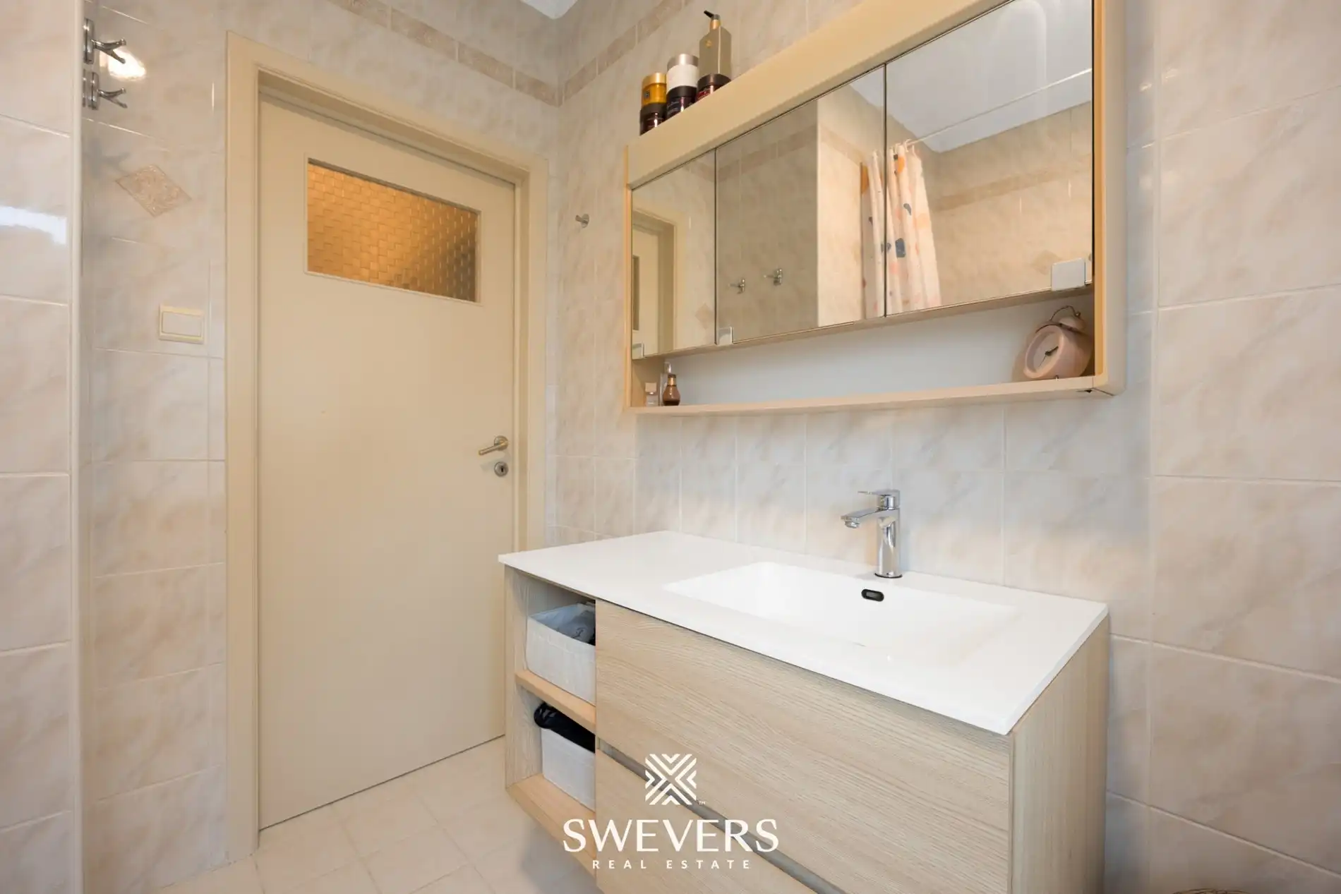 Open bebouwing met 3 slaapkamers en garage in rustige straat foto 14