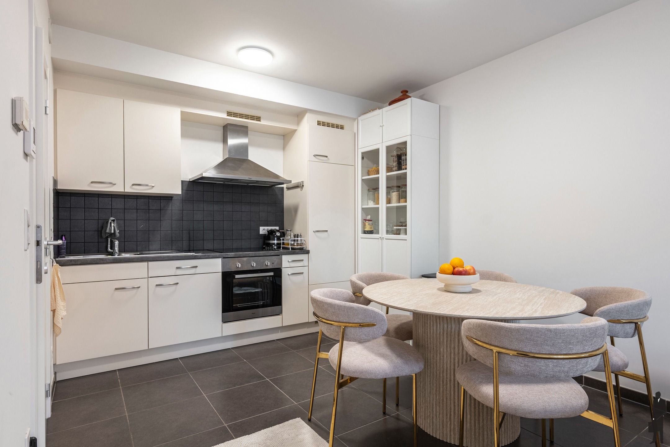 Charmant appartement met groot terras op toplocatie foto 8
