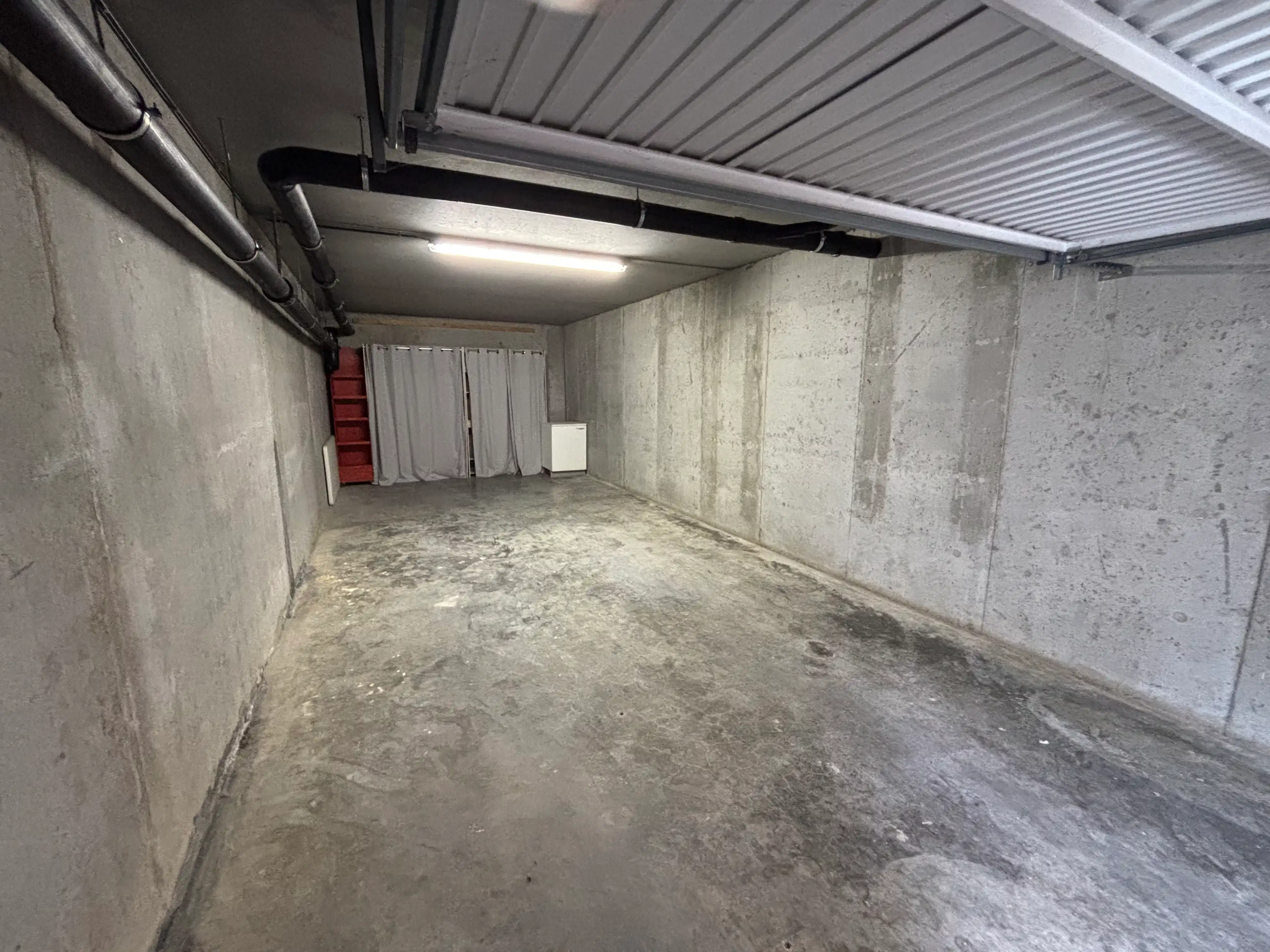Zeer ruime ondergrondse garagebox op centrale locatie foto 6