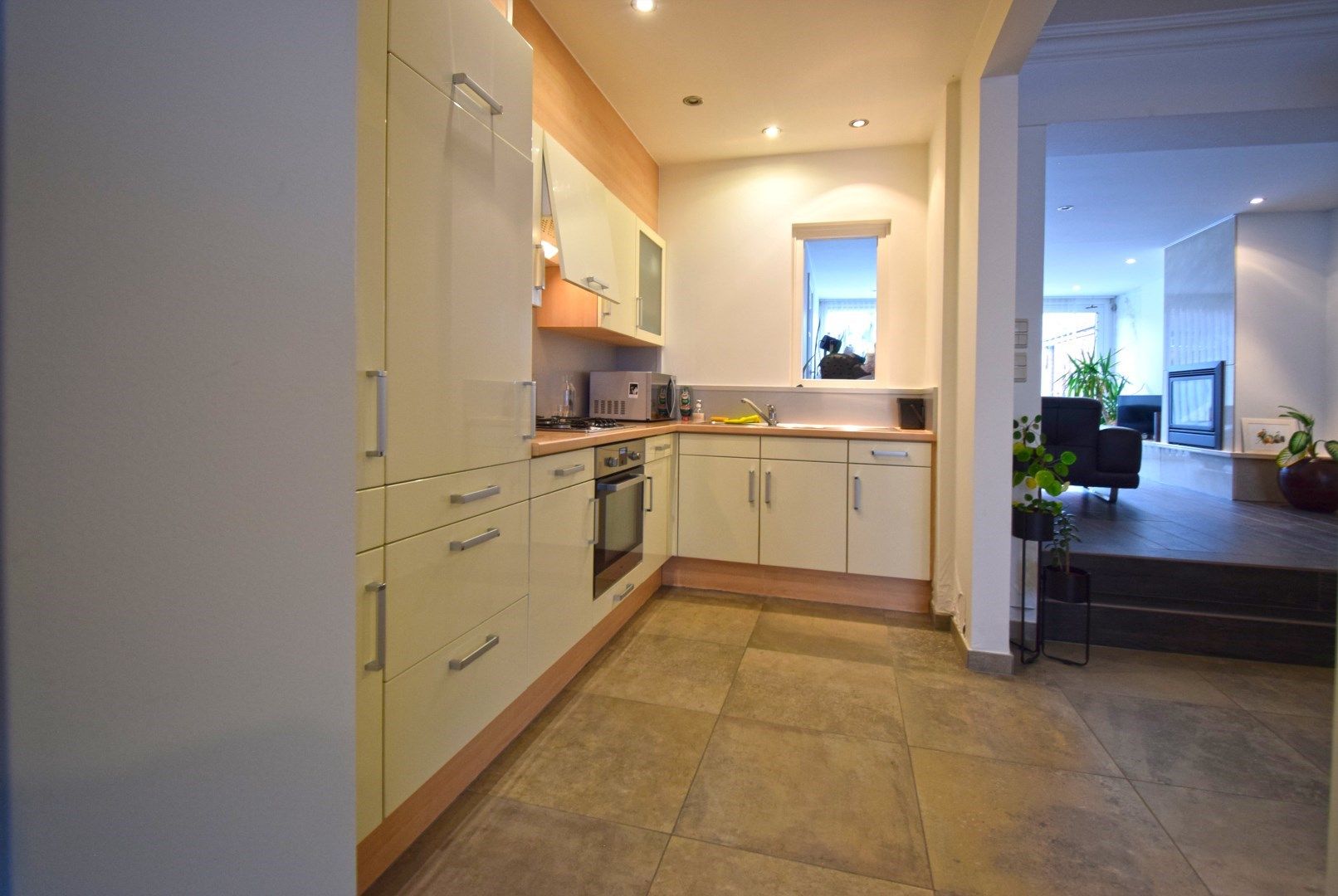 KARAKTERVOLLE WONING MET STADSTUIN foto 3