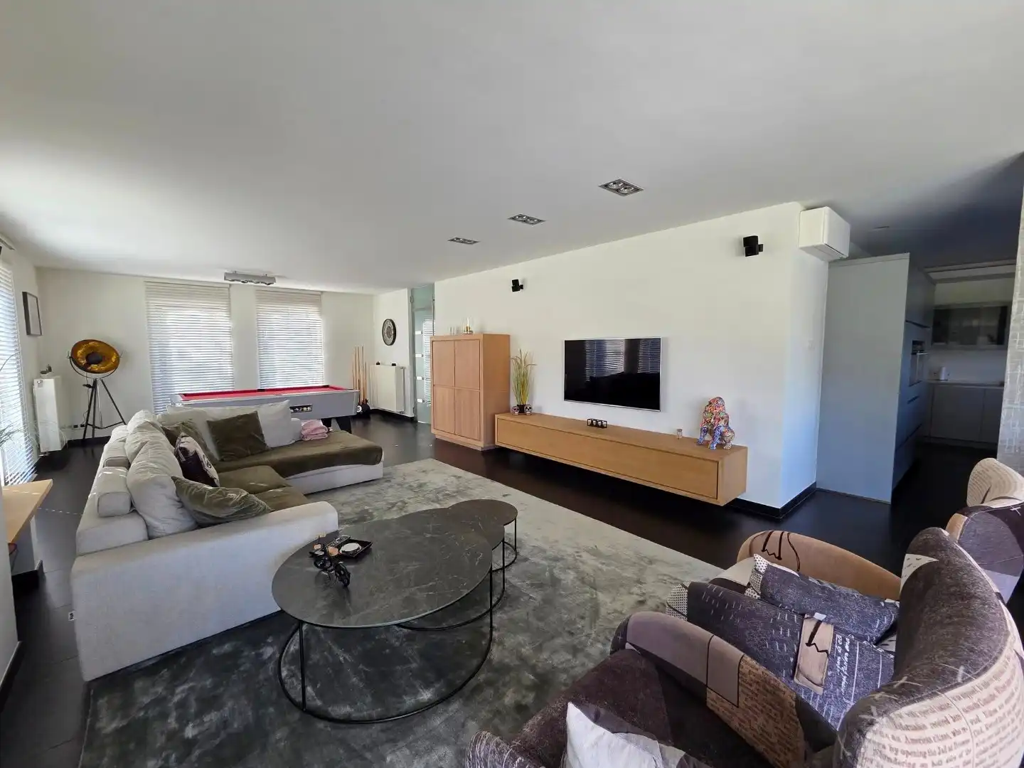 Schitterende villa op 17are 30ca, gelegen op bijna het einde van deze schitterende woonwijk. foto 3