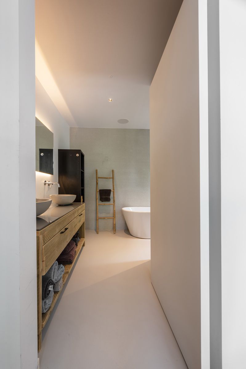 Ruime moderne luxe villa met zwembad op ca. 2339 m². foto 19