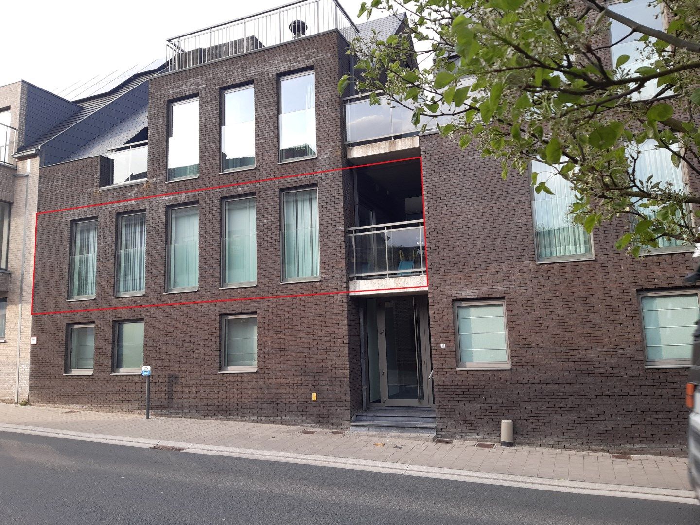 Eigentijds wonen in centrum Kruishoutem. foto {{pictureIndex}}