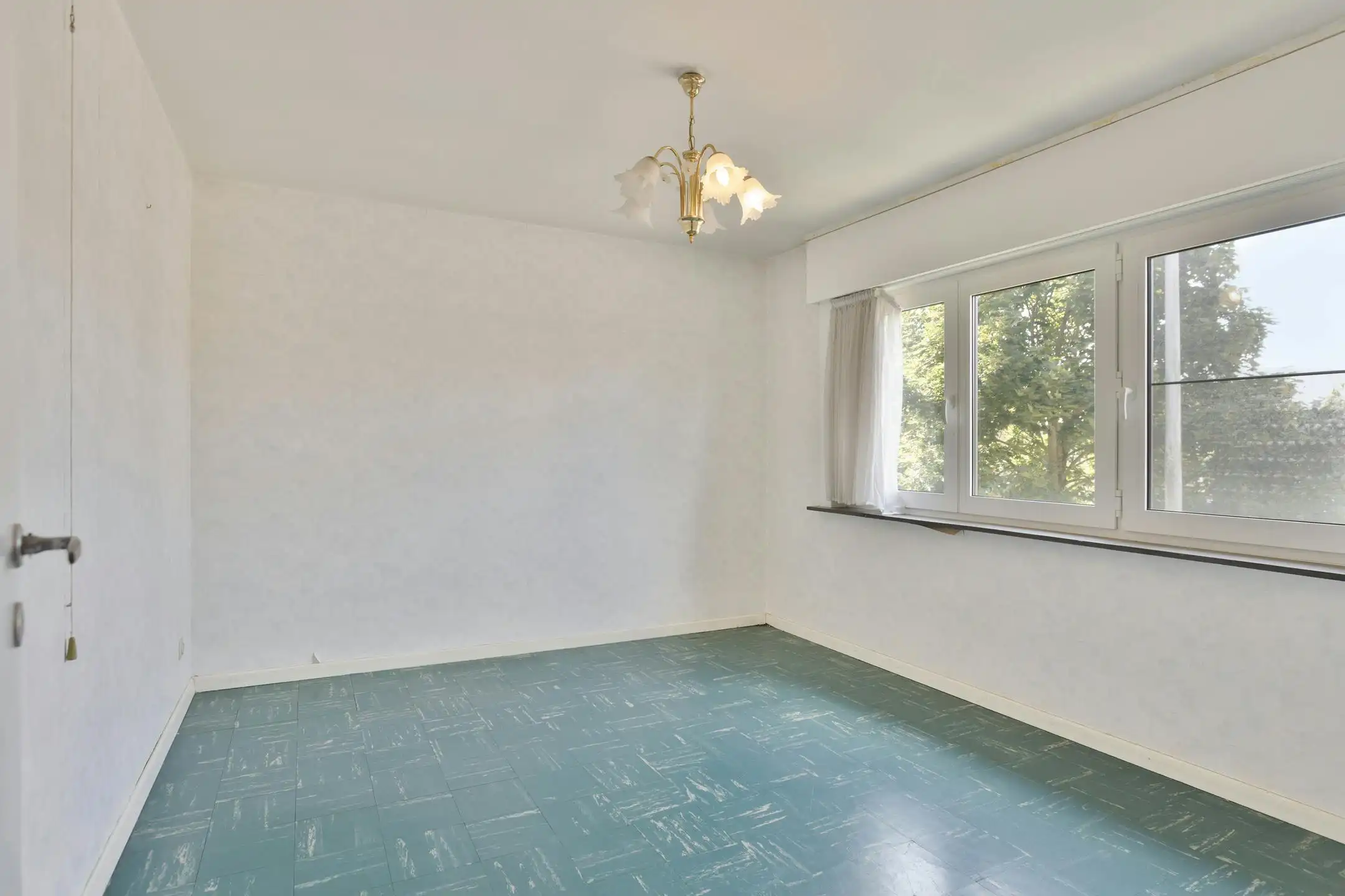 Ruime gezinswoning met tuin te koop in Roeselare foto 8