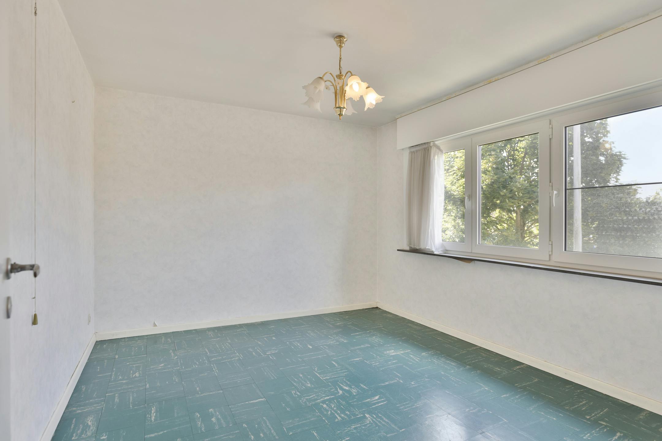 Ruime gezinswoning met tuin te koop in Roeselare foto 16