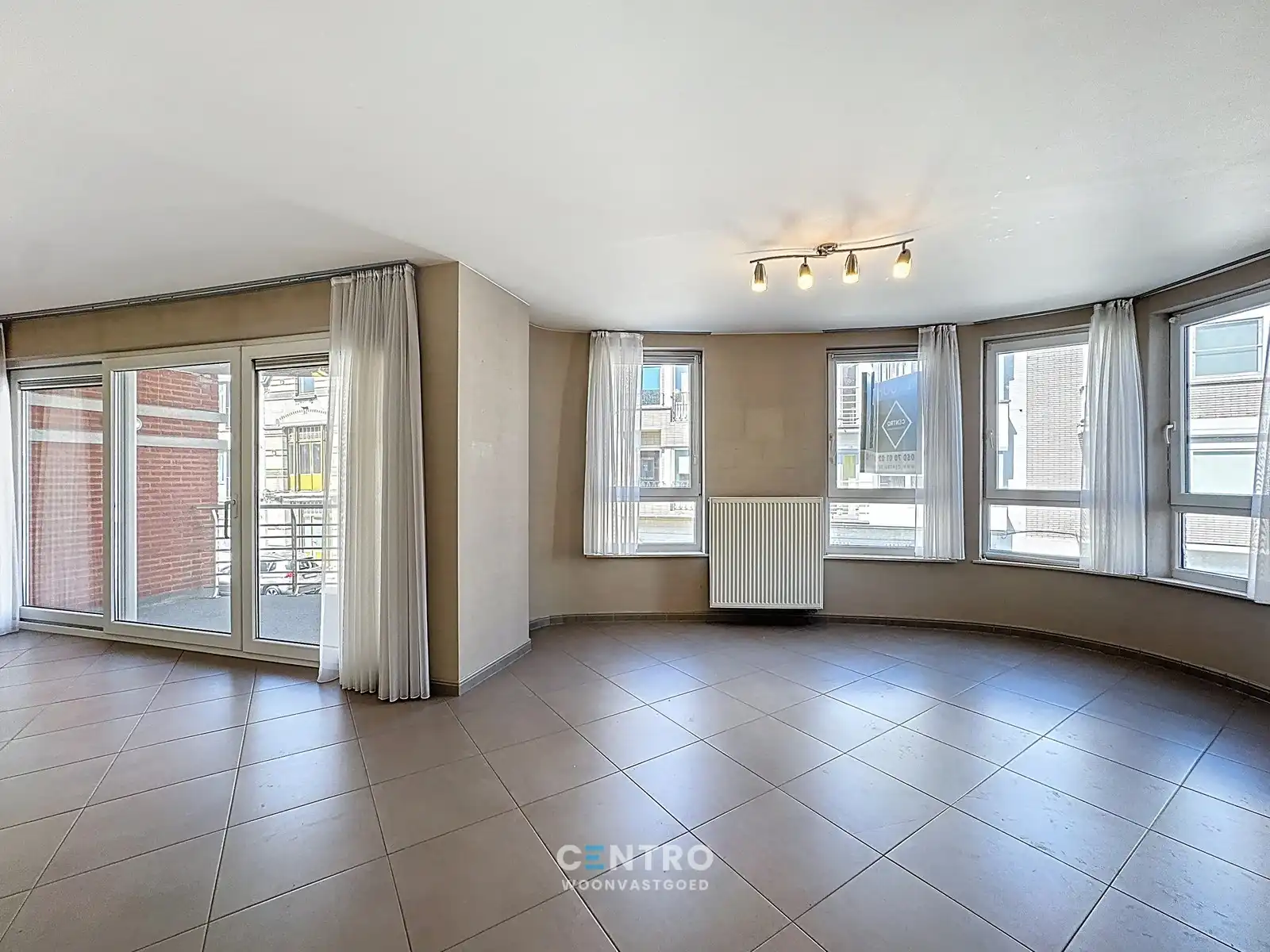 CENTRAAL gelegen appartement met 3 slpks en 2 badks! foto 6