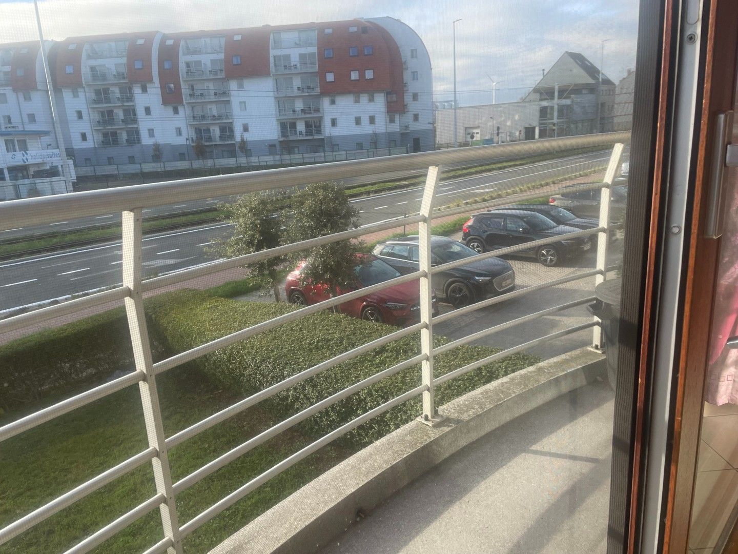 Gemeubelde studio met zonnebalkon en autostandplaats dichtbij foto 7