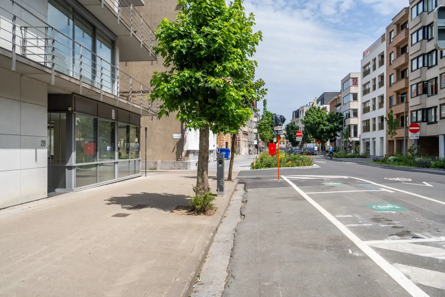 KANTOOR GROTE MARKT + 2 PARKINGS foto {{pictureIndex}}