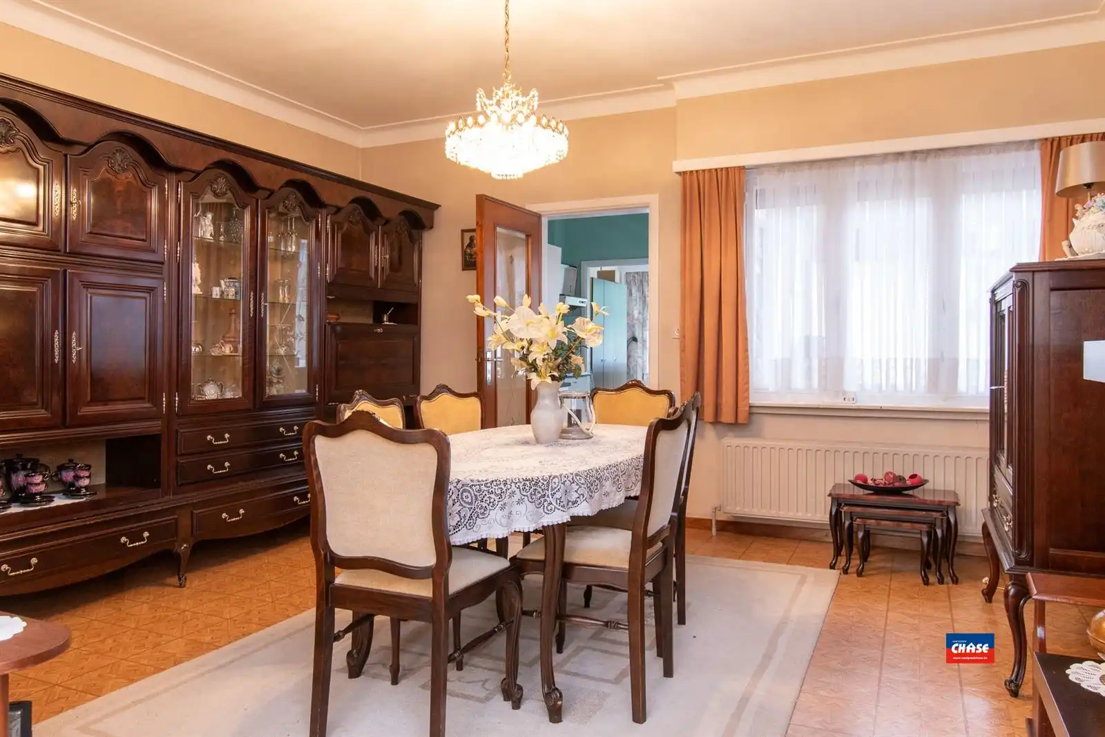 Charmante (op te frissen) rijwoning met 3 à 4 slaapkamers en prachtige tuin foto 4
