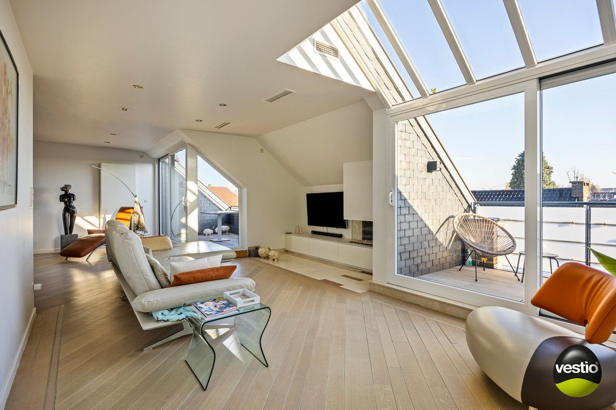 LUXUEUS APPARTEMENT VAN 170M² MET 3 SLAAPKAMERS IN CENTRUM BILZEN. foto 9