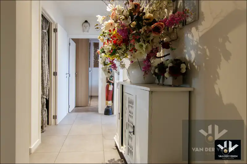 Totaal gerenoveerd gelijkvloers 3 slpk-appartement met gezellig terras op een toplocatie. Garagebox optioneel! foto 9