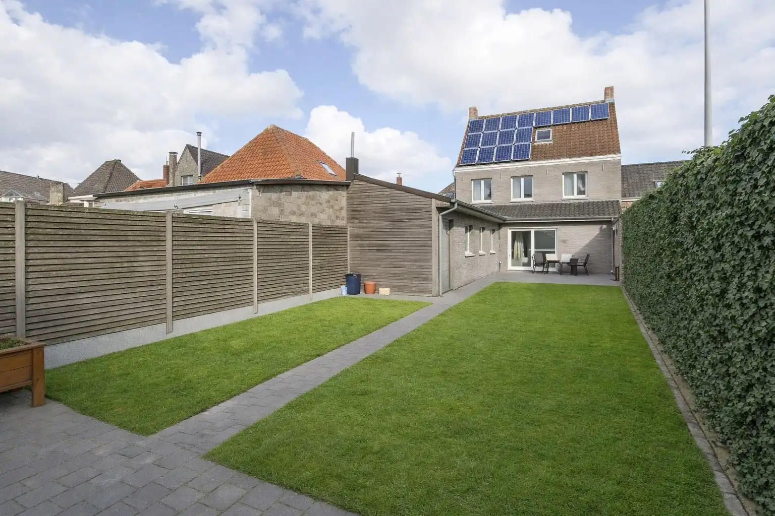 RUIME GEZINSWONING | 4 SLPKS | 2 BADKS | DUBBELE GARAGE & TOEGANG ACHTEROM  foto 19