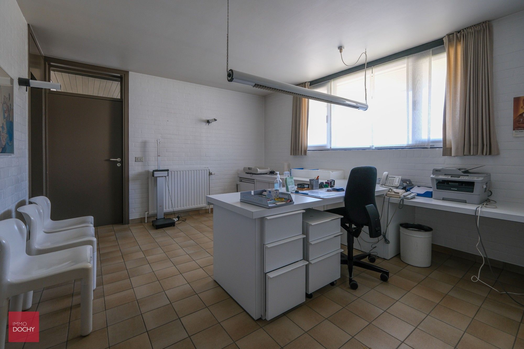 Ruime villa op toplocatie met afzonderlijke 2de woonst, praktijk of kantoorgebouw foto 30