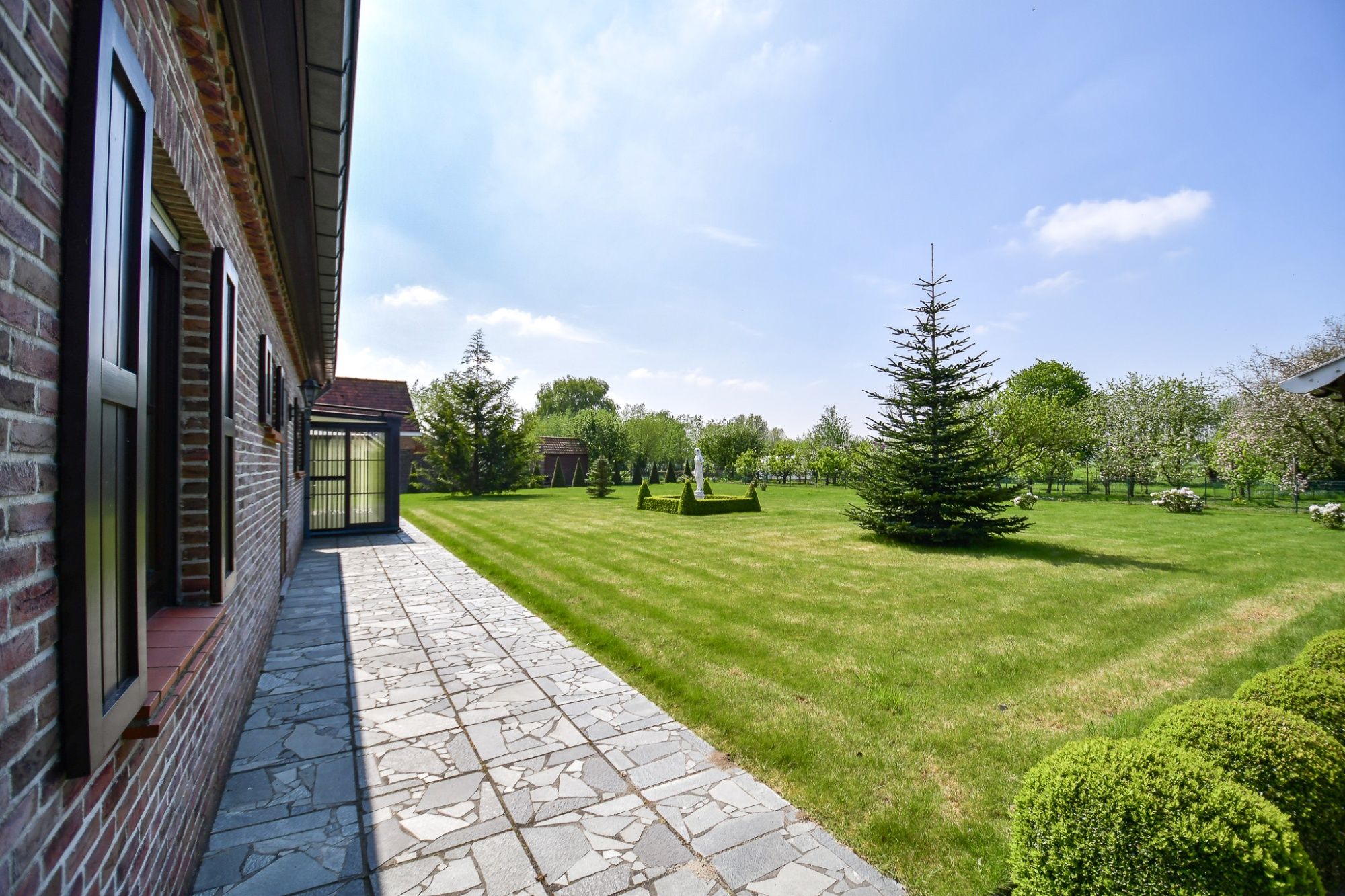 RUIME CHARMANTE VILLA met GROTE TUIN op 2222m² en woonopp. van 276m². foto 4