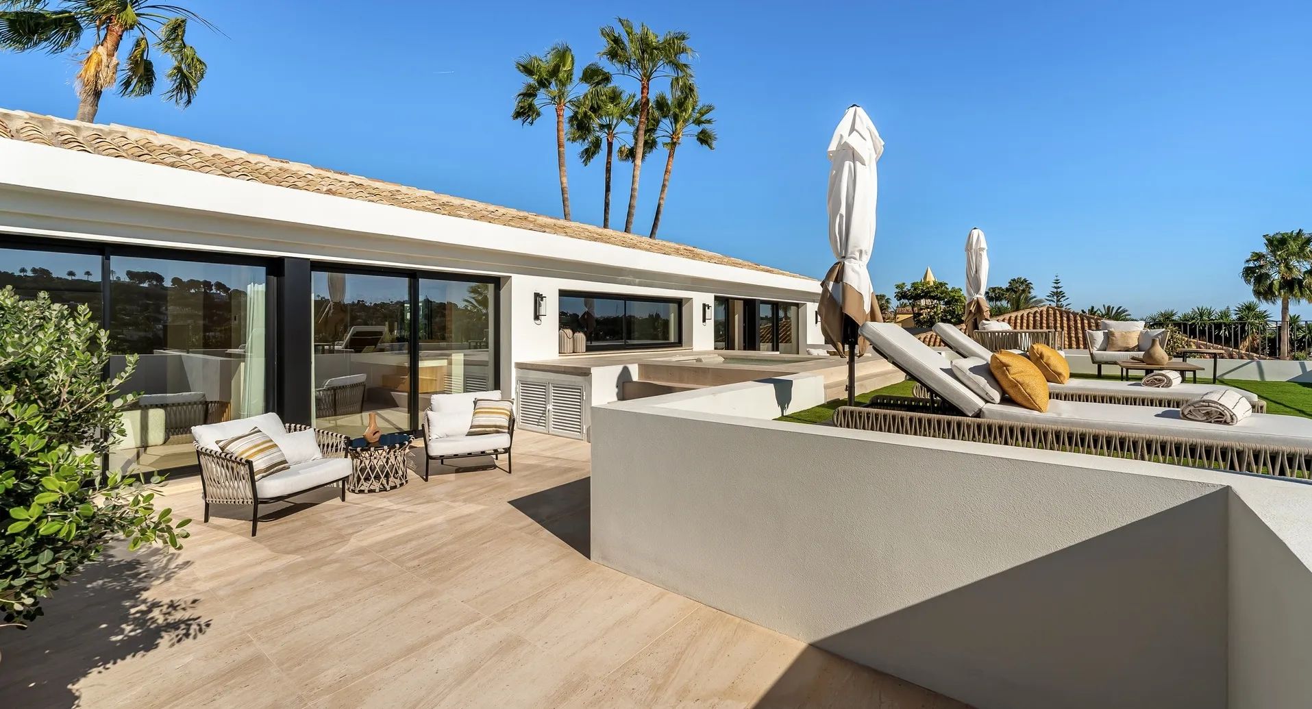 Pure perfectie in Nueva Andalucía: unieke villa met hoogwaardige afwerking foto 38