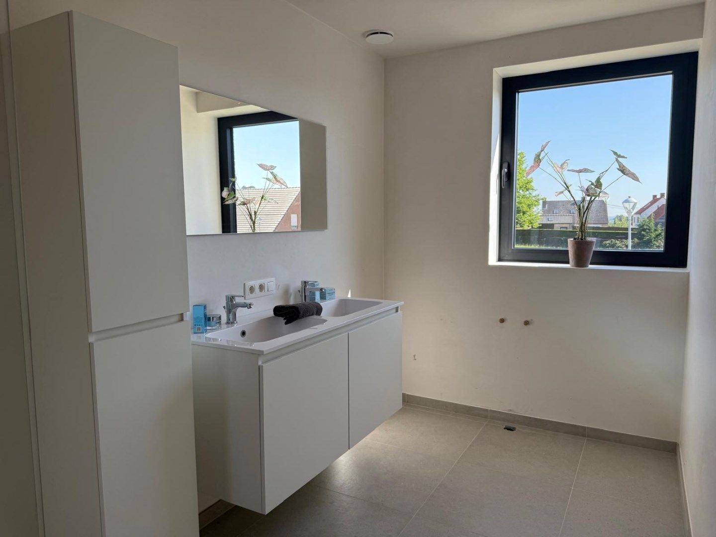 Instapklare nieuwbouwwoning in rustige recente woonwijk foto 17
