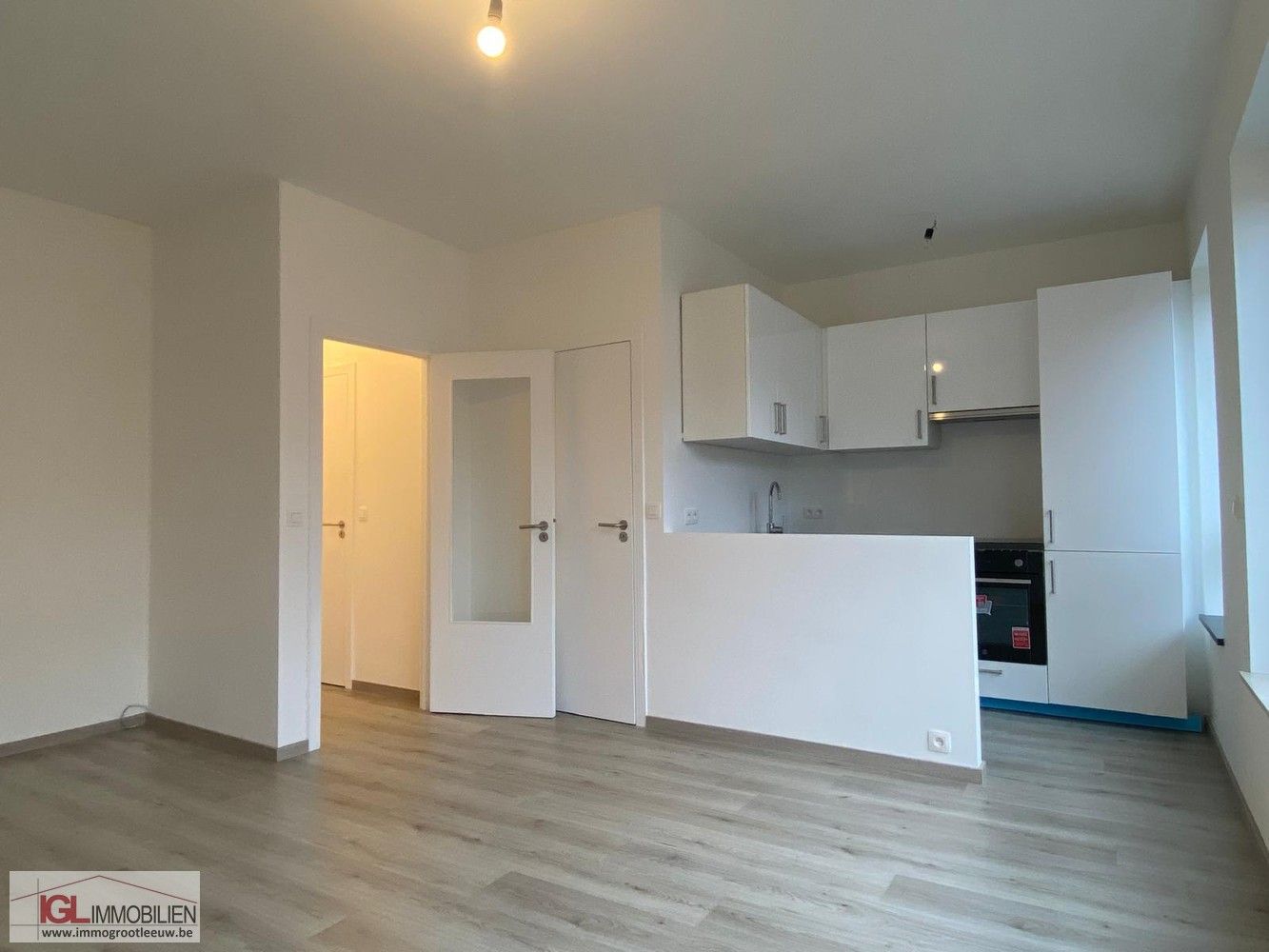 Gerenoveerde studio van 35m² op wandelafstand van het Fernand Cocqplein foto {{pictureIndex}}
