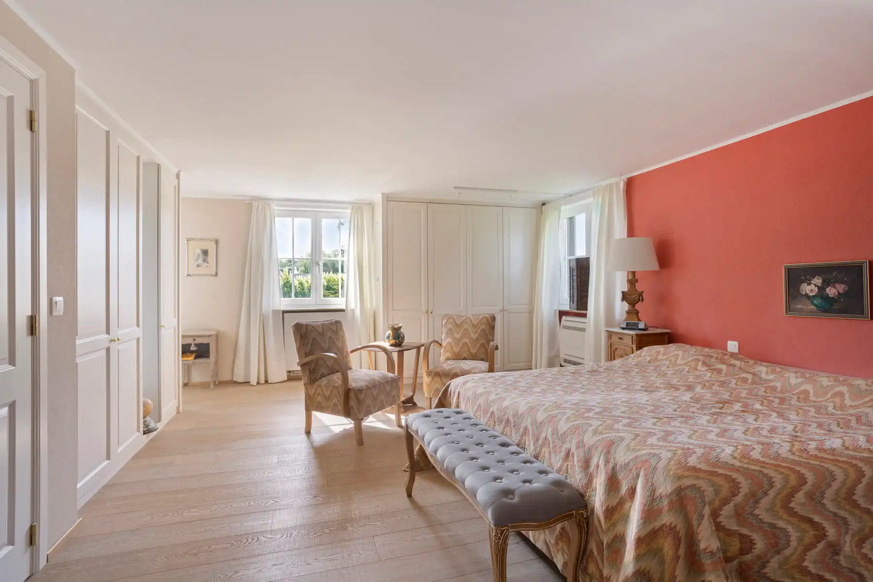 Uiterst residentieel gelegen villa met prachtige tuin foto 21