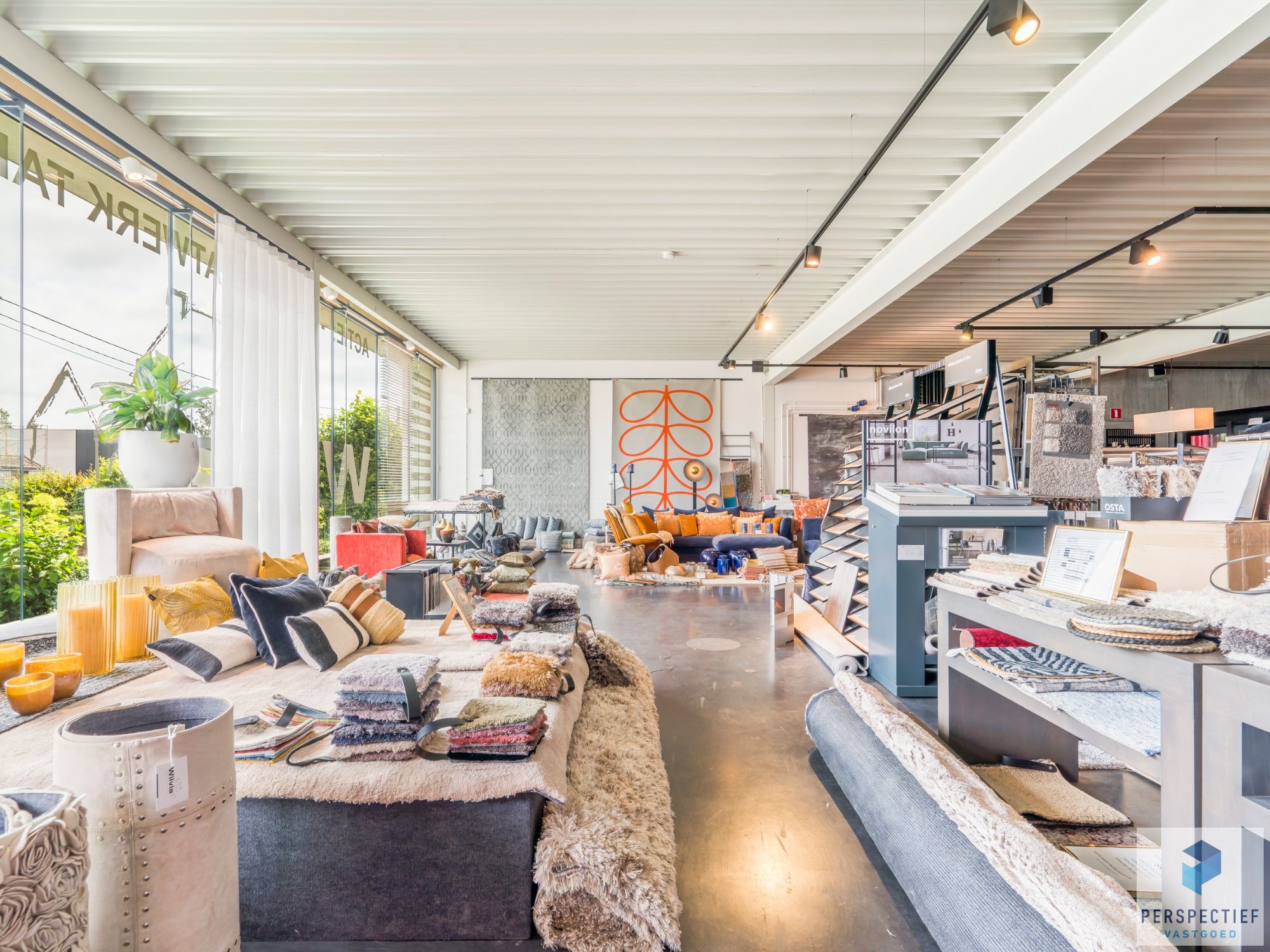 2 handelsruimtes + appartement met mogelijkheden op een strategische ligging te Roeselare foto 12