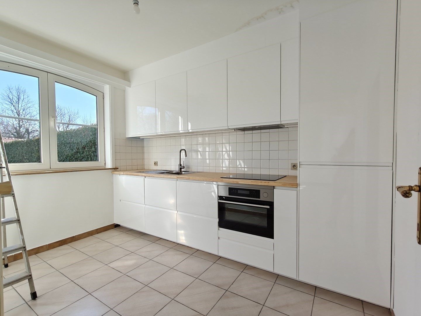 Ruim appartement met garage en 2 slaapkamers in Lokeren foto 4