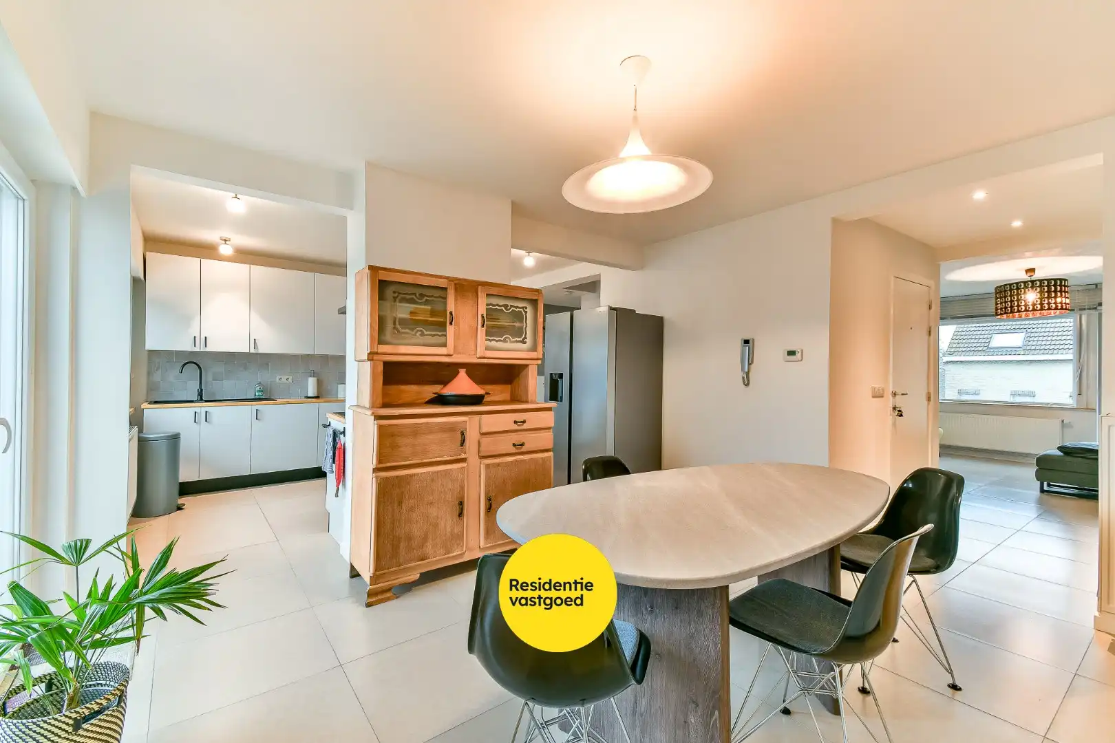 Instapklaar duplexappartement met 3 slaapkamers op rustige en centrale ligging te Lombardsijde foto {{pictureIndex}}