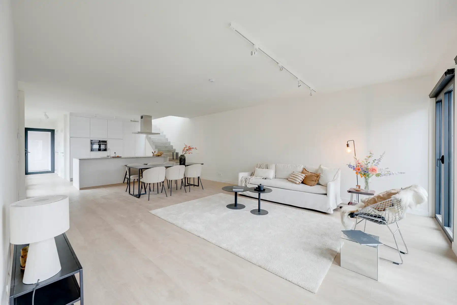 Lichtrijke penthouse met riant terras in hartje Antwerpen foto {{pictureIndex}}