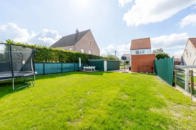 Knap gerenoveerde instapklare HOB op 445m² aan de stadsrand foto 2
