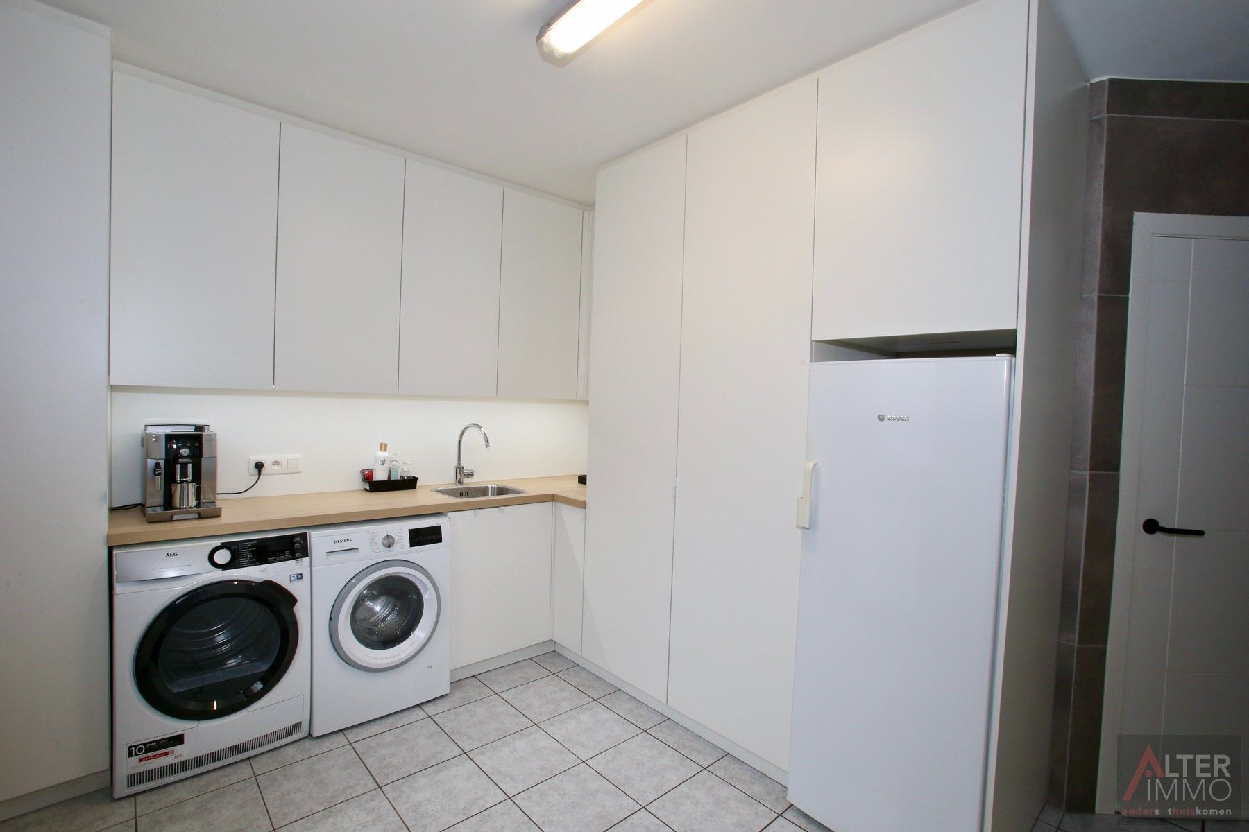 VERKOCHT! Instapklaar, gerenoveerd landhuis (205m2 NBO) met 3 slaapkamers, inpandige garage, zonnepanelen en een uitstekend EPC op een perceel van 8a 16ca - uitstekende ligging vlakbij Zolder centrum. foto 20