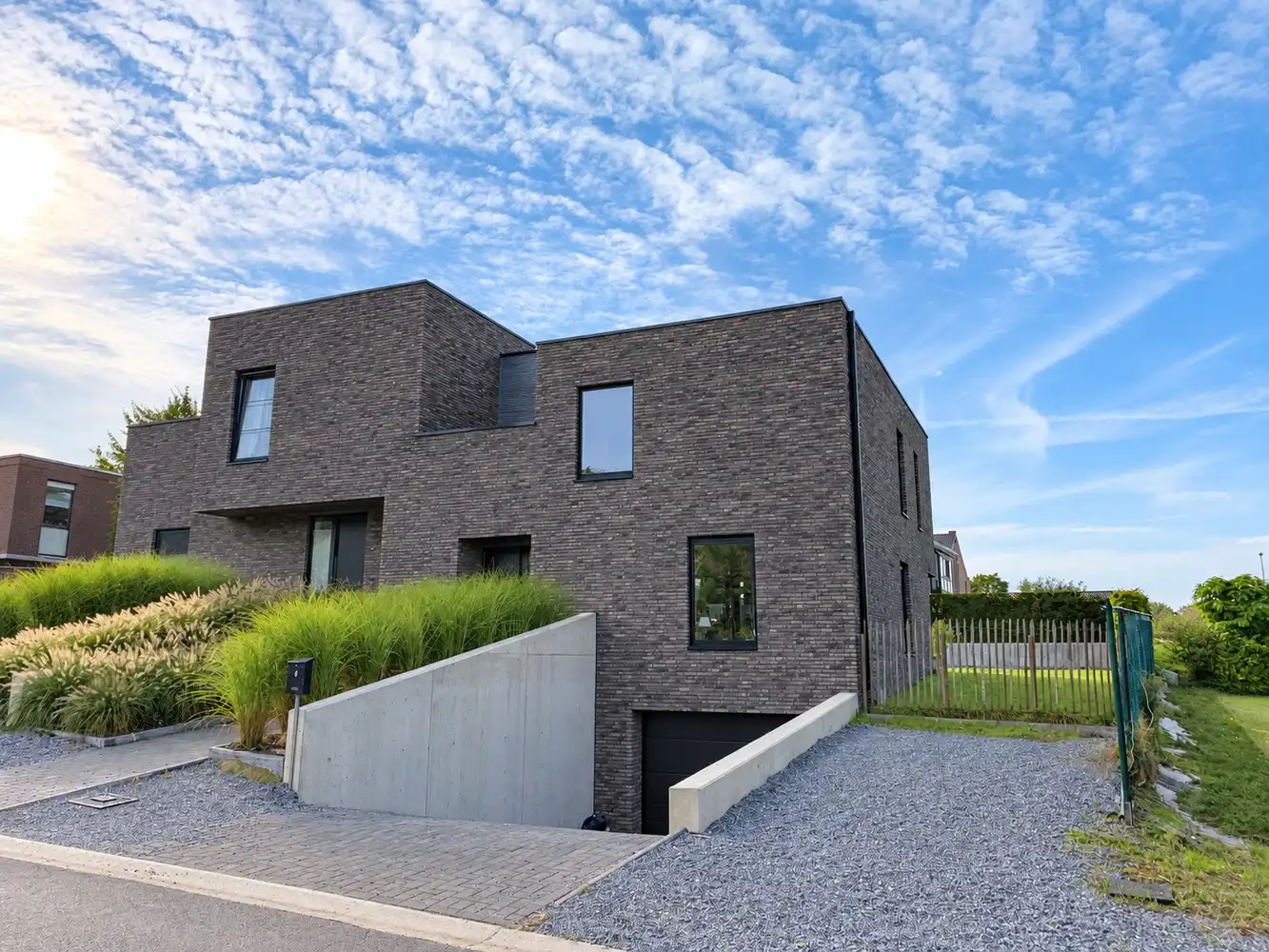 Te huur: Energiezuinig wonen in stijlvolle nieuwbouwwoning te Maaseik foto {{pictureIndex}}