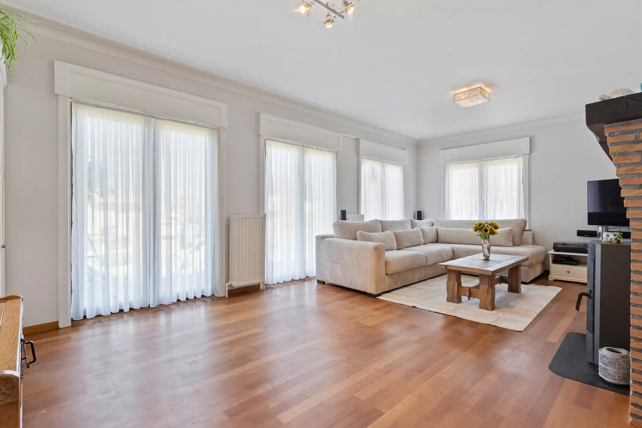 Instapklare woning met zwembad in Valmeer foto 4