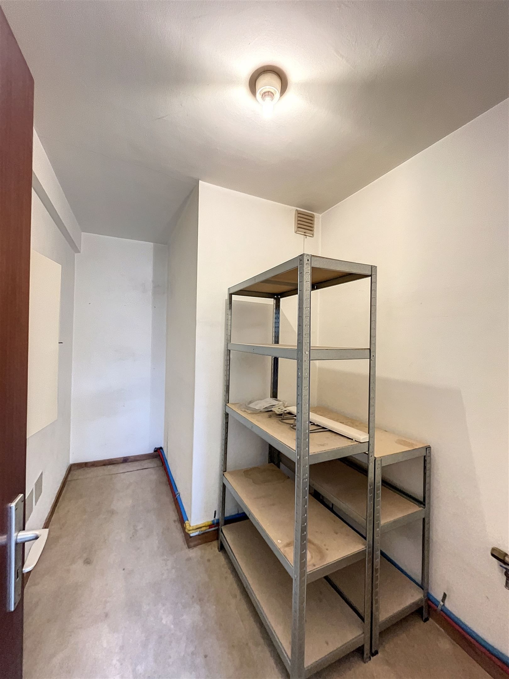 Centraal gelegen, instapklaar twee slaapkamer appartement foto 6